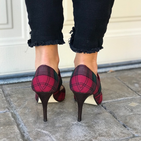 Closed Toe Mary Jane Pump - Picture 5 of 8